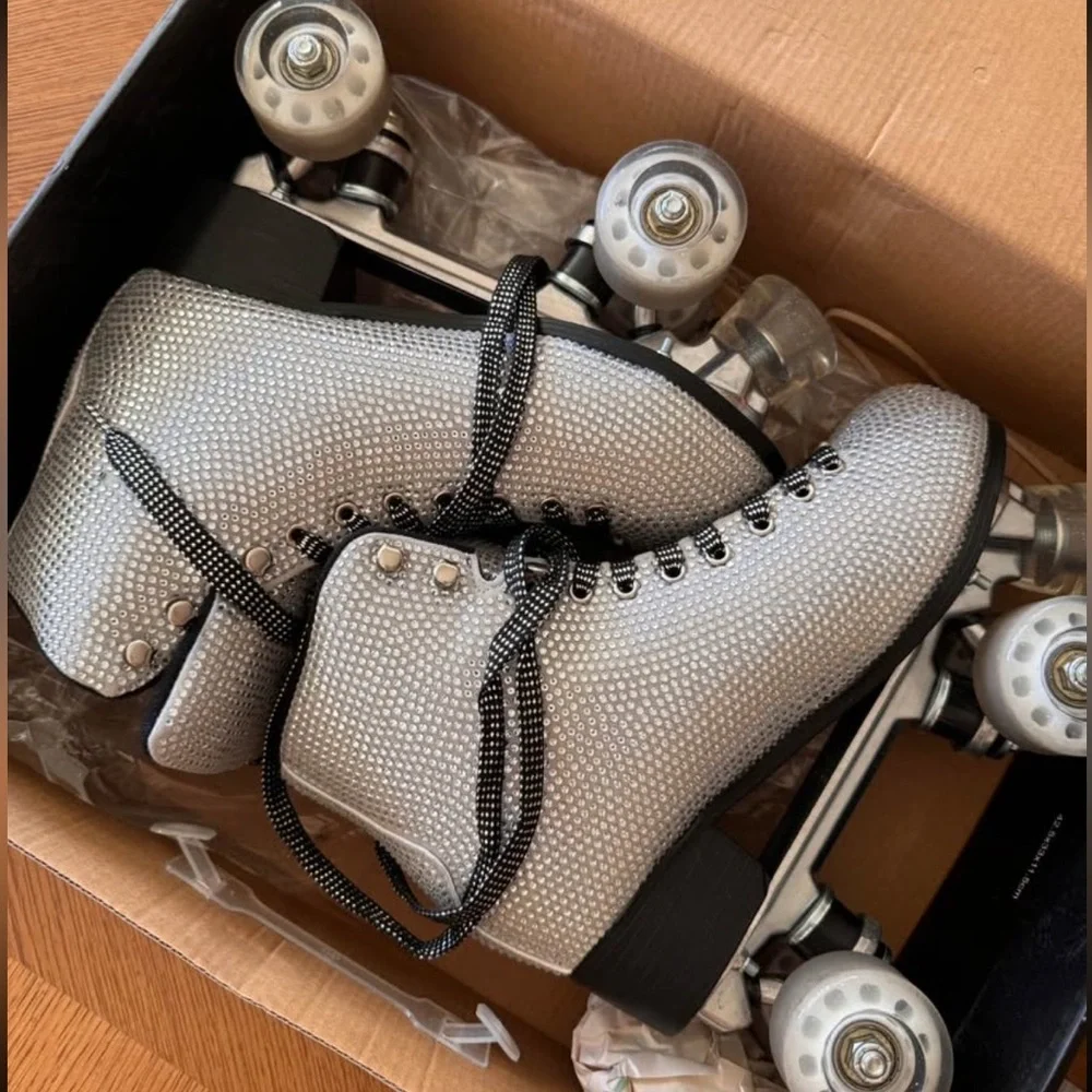Poster Girl Bling Roller Skates - Picture 1 of 4